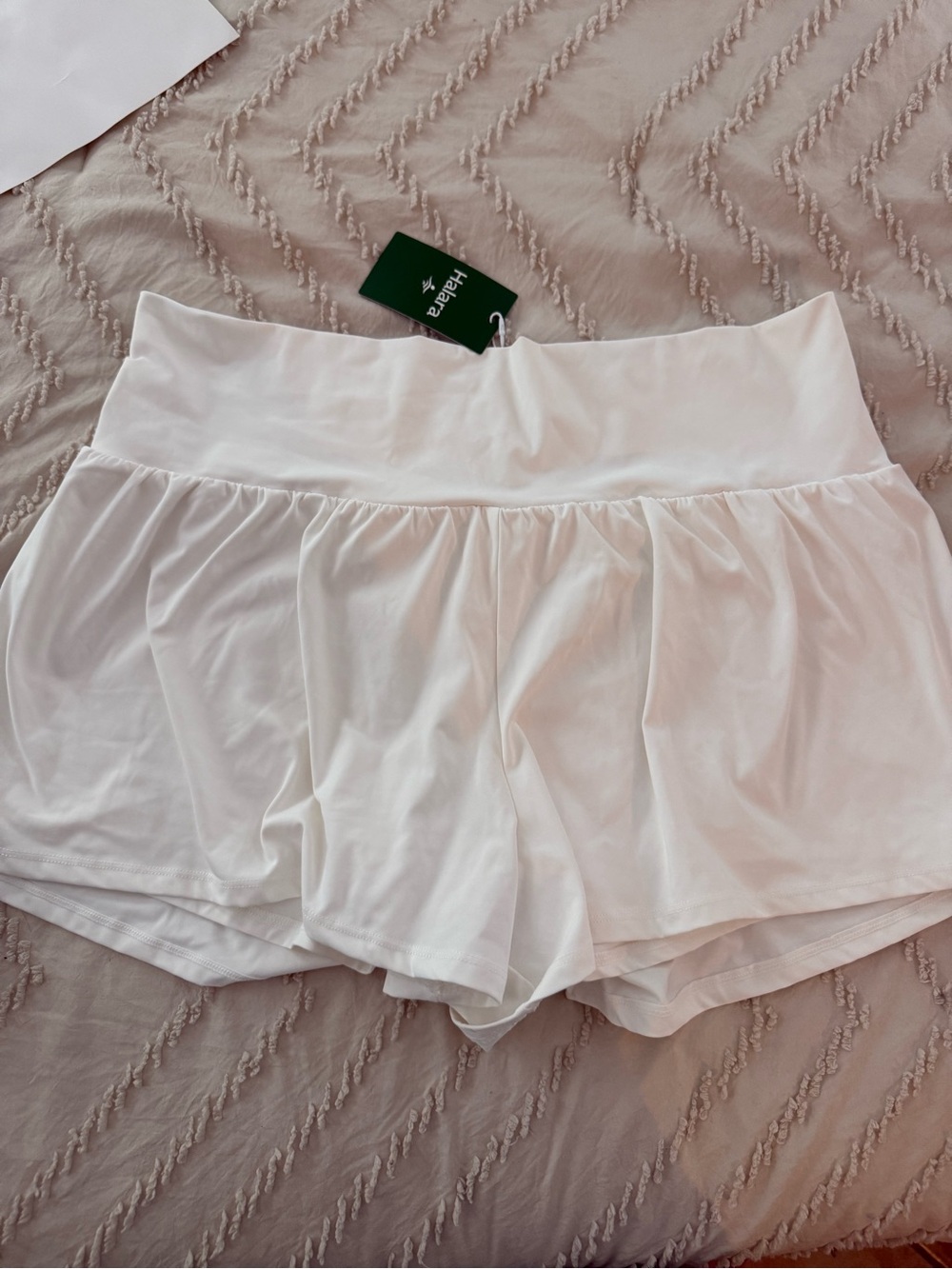 HALARA White Athletic Skort-Style Shorts